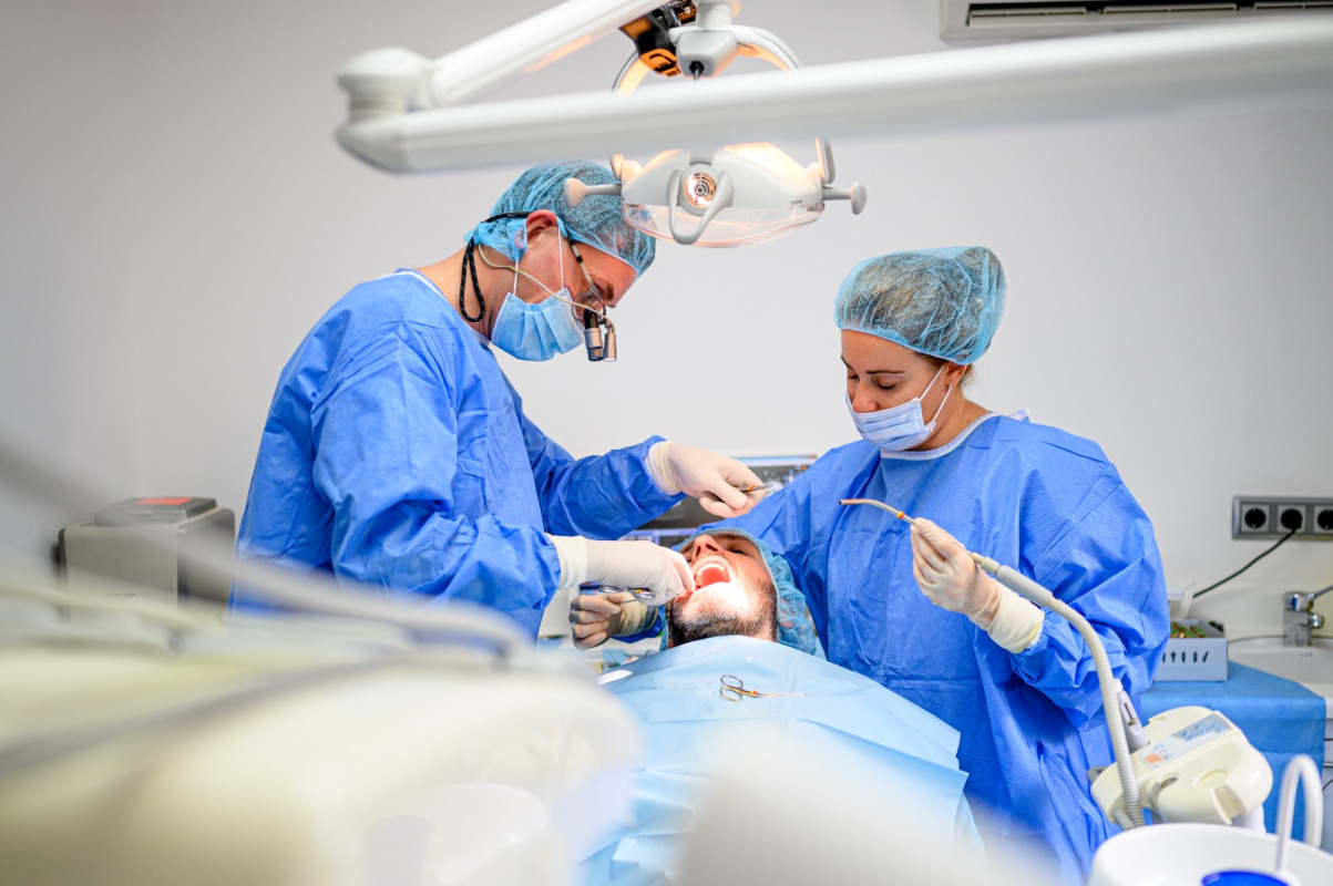 cirugía de implantes dentales